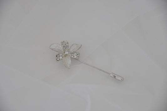 Boutonnière flor metálica